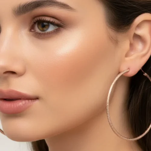 از گوشواره‌های آویز جدید تا حلقه‌های بدل رنگ ثابت: معرفی محبوب‌ترین ترندهای گوشواره دخترانه در سال 2025 | فروشگاه اینترنتی زابزبا